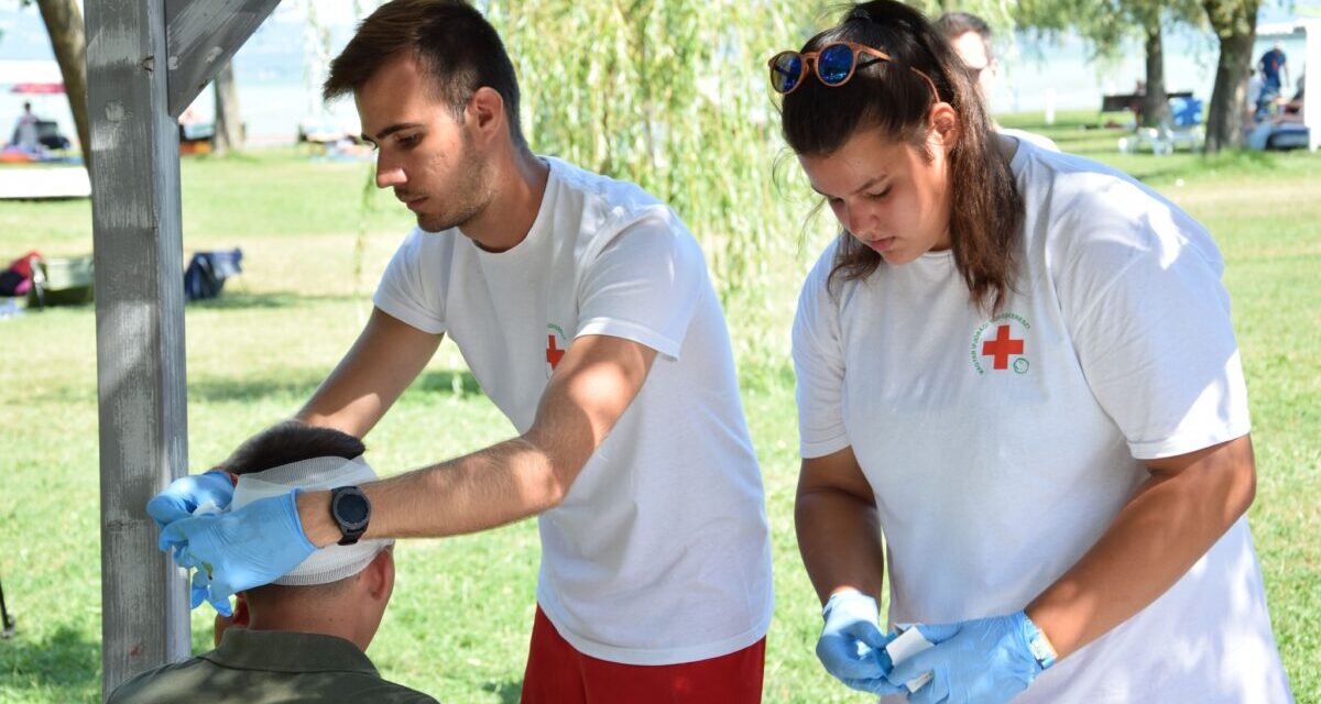 Mai prima d’ora così tante persone avevano avuto bisogno di aiuto sul Lago Balaton