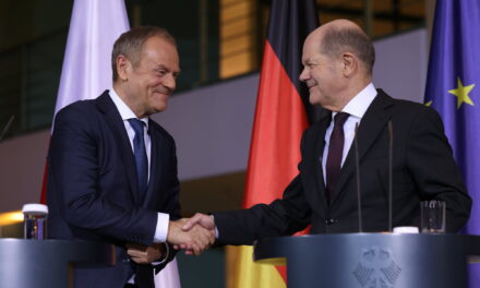 Donald Tusk eladta a lengyel büszkeséget