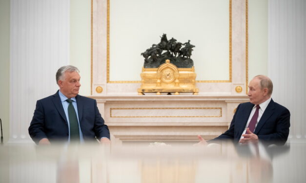 Orbán Viktor a békéről tárgyalt Vlagyimir Putyinnal