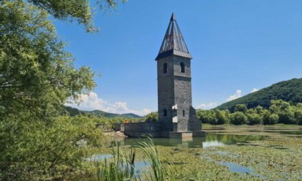 Die Kirche der Einheit wurde aus einer öffentlichen Spende wieder aufgebaut