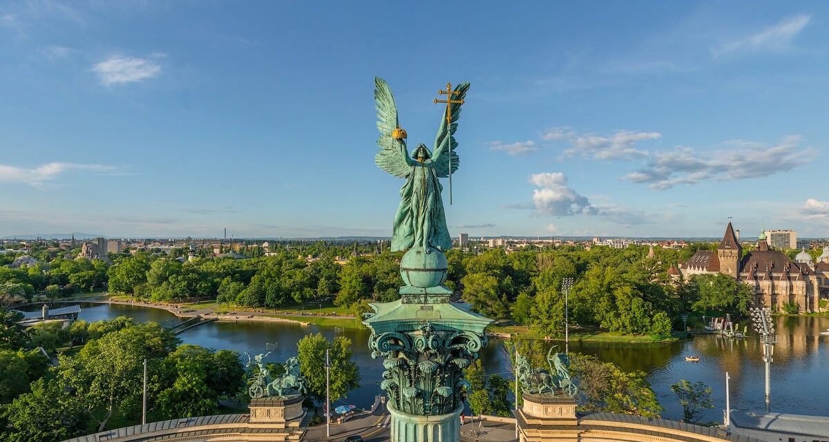 Po 120 latach Archanioł Gabriel z Hősök tere opuszcza swoje miejsce