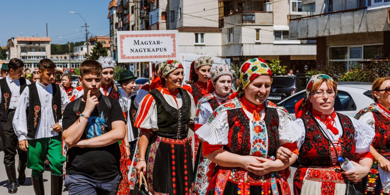 Vai con il simpatico costume nazionale!