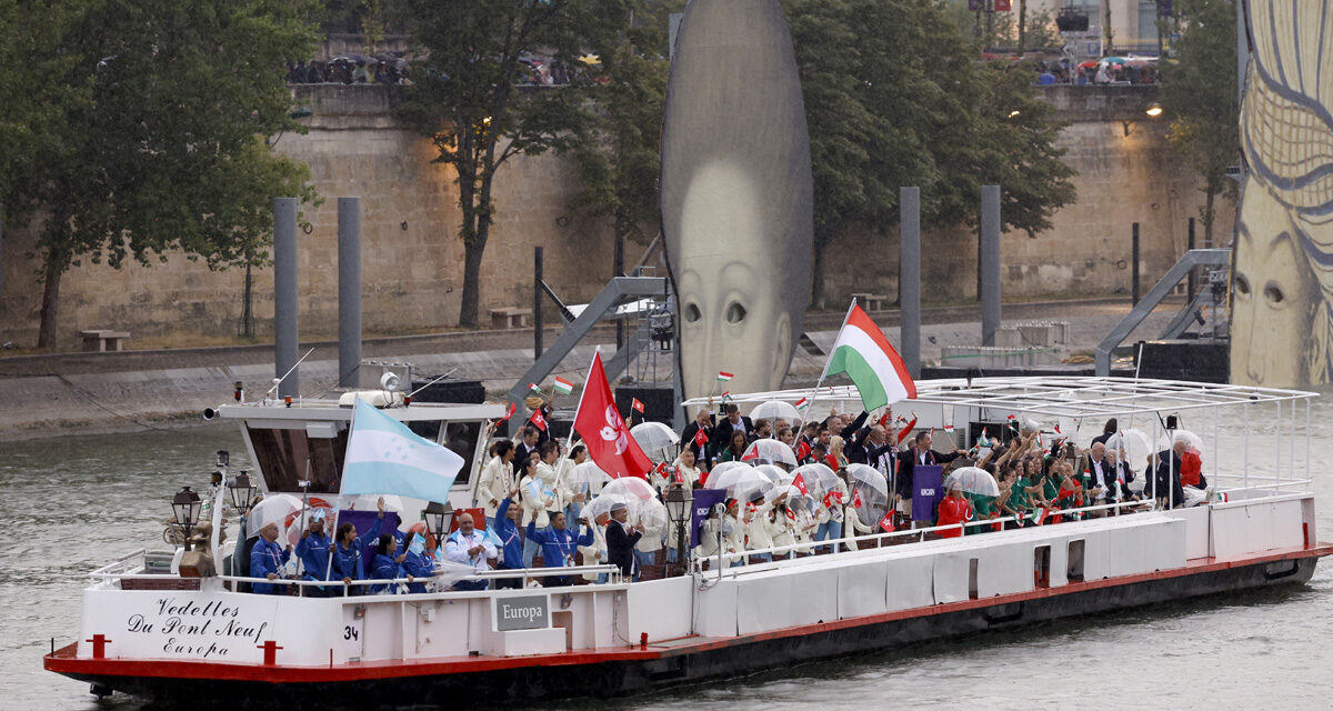 We show you how the Hungarian team sailed at the opening of the Paris Olympics (video)