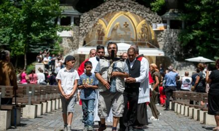 Csaknem 800 roma zarándokol a szentkúti nemzeti kegyhelyre
