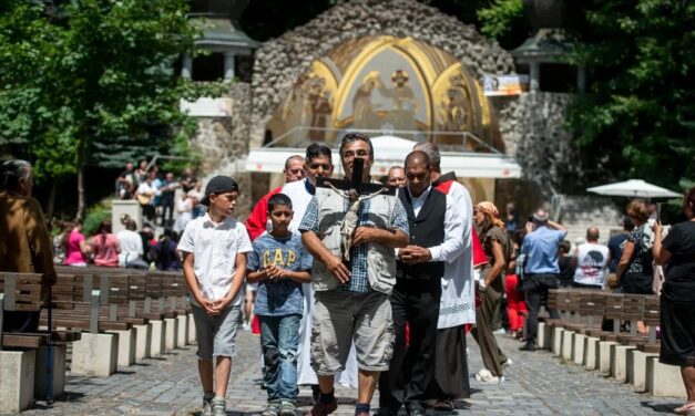 Prawie 800 Romów pielgrzymuje do sanktuarium narodowego w Szentkút