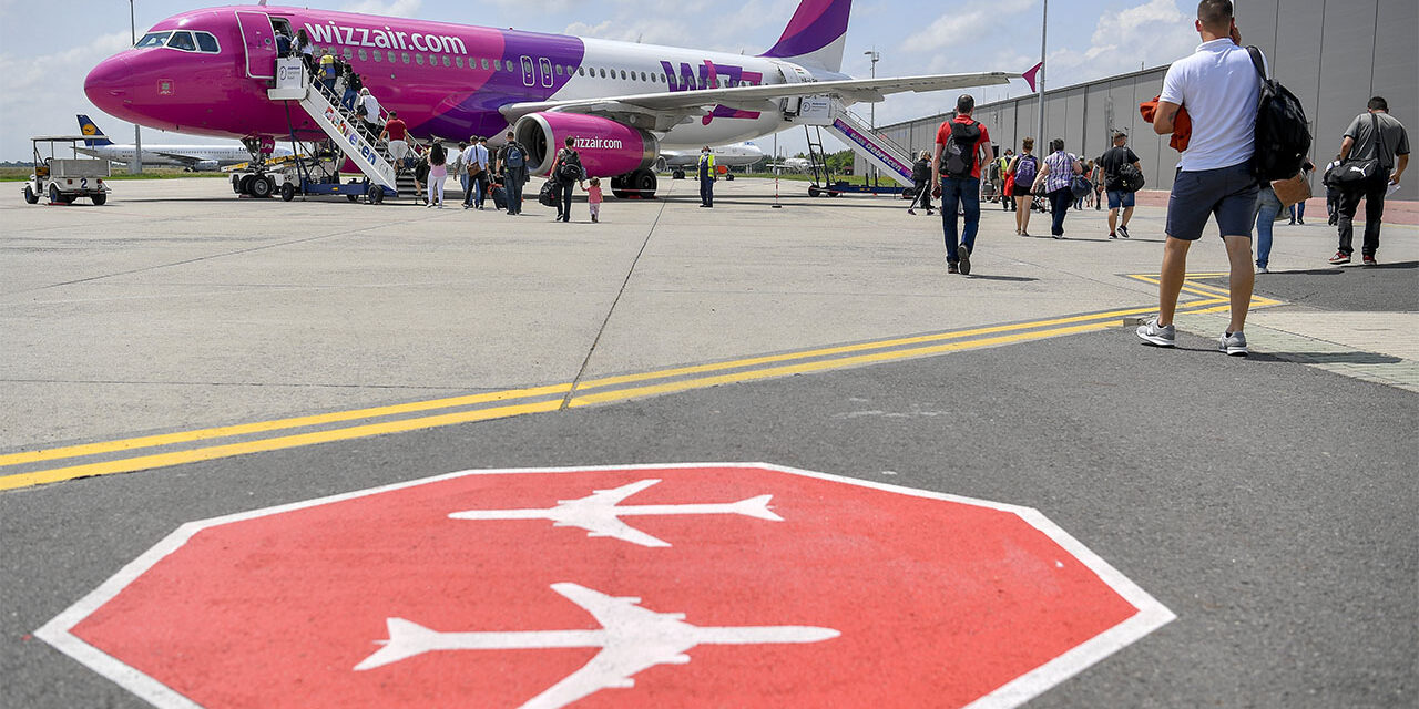 Auch am Liszt-Ferenc-Flughafen herrscht völliges Chaos, Passagiere seien gewarnt