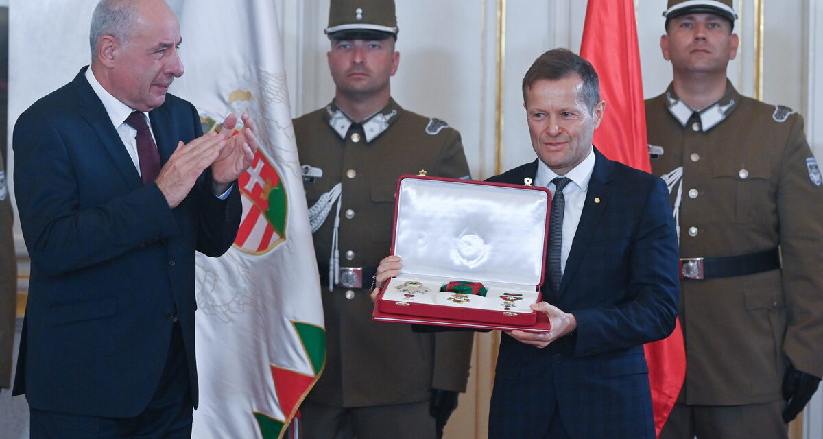 Ferenc Krausz took over the Order of St. Stephen of Hungary