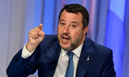 Matteo Salvini kann im Gefängnis warten, viele Menschen haben den italienischen Politiker in ihren Schutz genommen