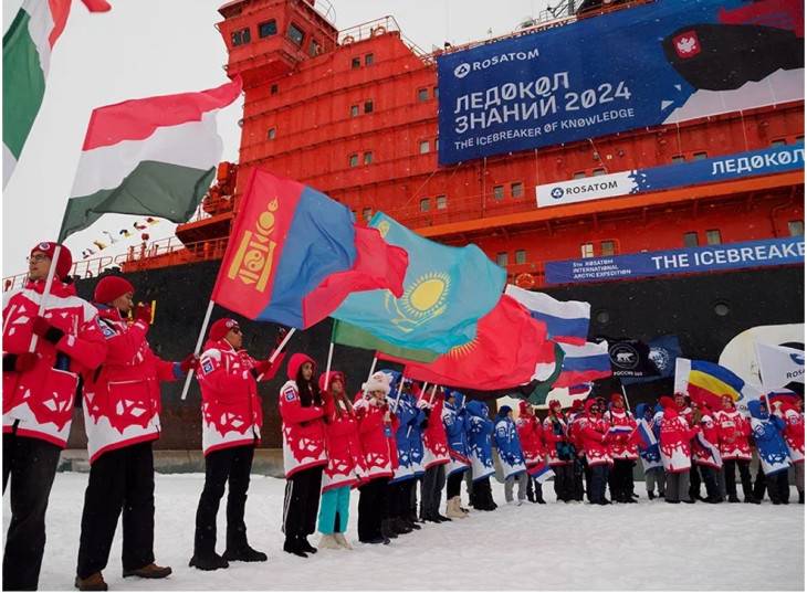 A Hungarian student pinned the national tricolor on the North Pole