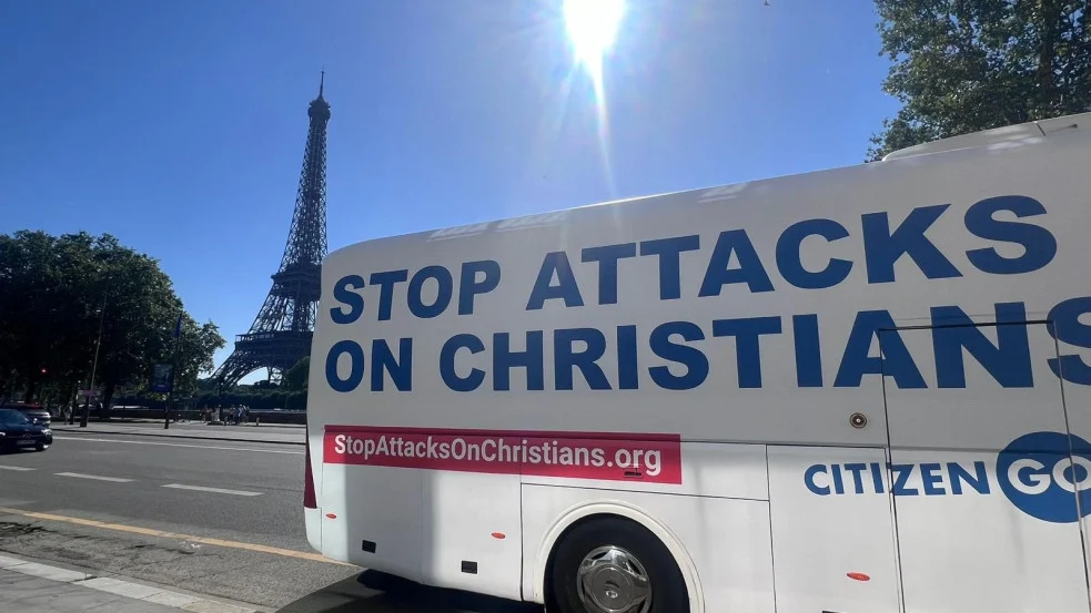 Skandal! CitizenGo-Mitglieder wurden in Paris mit Handschellen gefesselt und verhaftet (Video) 