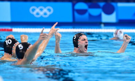 Nach einem dramatischen Kampf steht die Wasserballmannschaft der Männer im Halbfinale