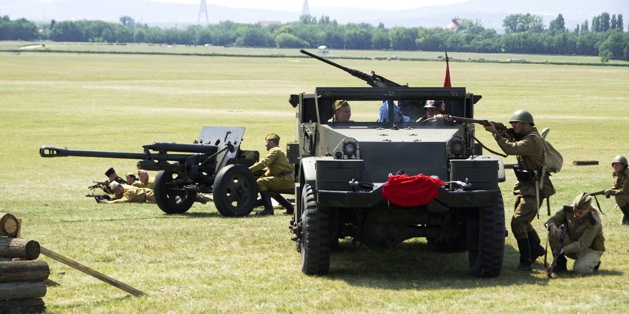 Romanian anti-aircraft gunners accidentally hit a Polish village