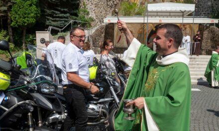 Motorosok zarándokolnak Szentkútra