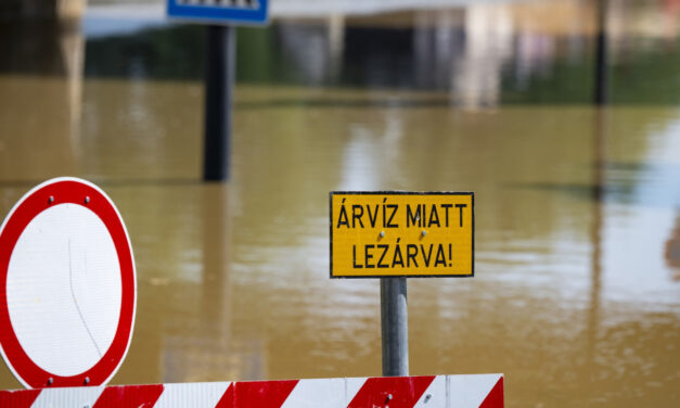 Bezczelność bez granic, w Water Affairs szklanka jest pełna