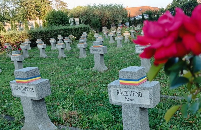 Hungarian military graves were once again desecrated by the Romanians