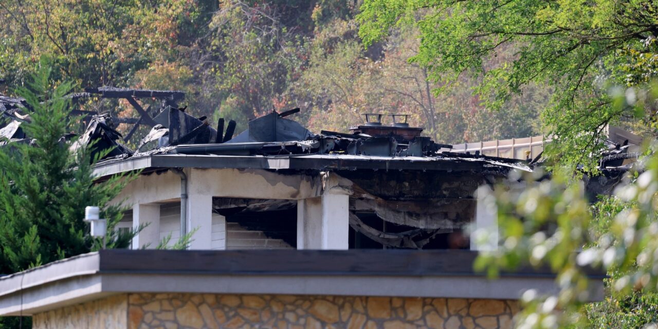 The burnt roof structure of the Cave Bath in Miskolctapolca is being completely rebuilt