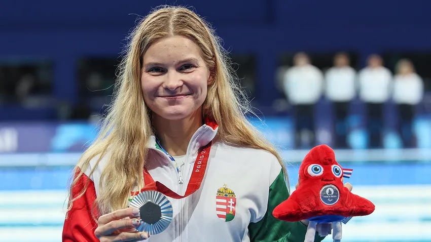 Bianka Pap è medaglia d&#39;argento nei 200 misti, completando il suo medagliere a Parigi