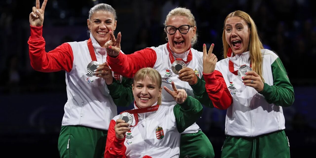 La squadra femminile ungherese di pugnale in sedia a rotelle ha vinto la medaglia d&#39;argento