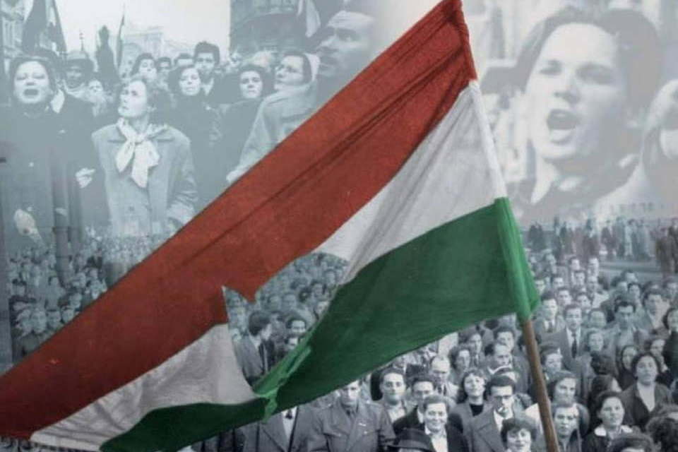 Die Vermarkter von Péter Magyar wollen nun die Loch-in-der-Wand-Flagge von 1956