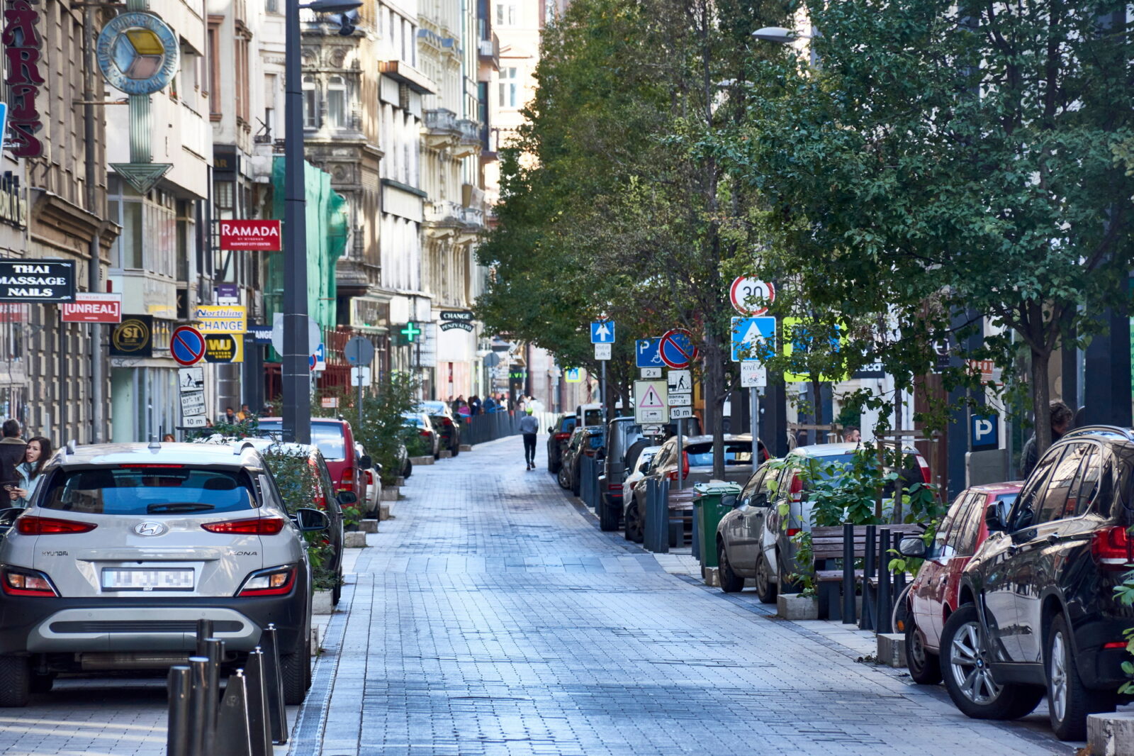 Budapest-Belváros-parkolás-utca városkép