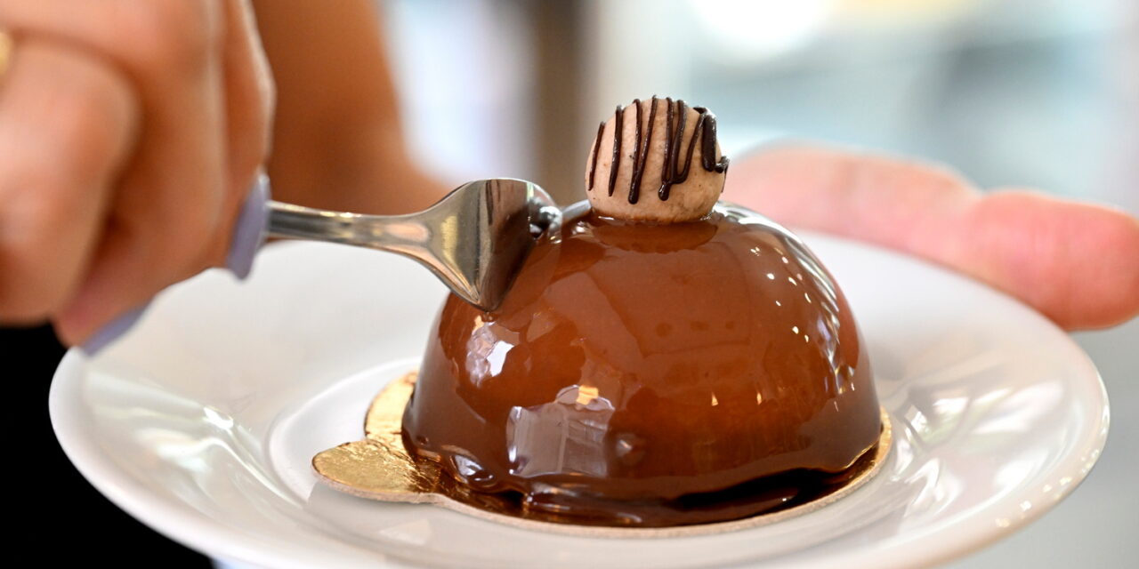 La torta al cioccolato, castagne e albicocche è diventata il dolce di Budapest