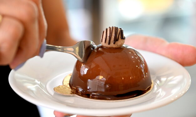 Chestnut-apricot chocolate cake has become Budapest&#39;s dessert