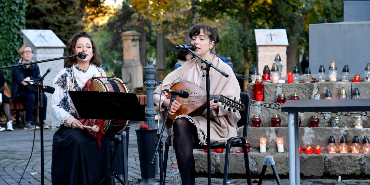 Messa festiva e concerti del coro nel giorno di Ognissanti nel cimitero di Fiumei út