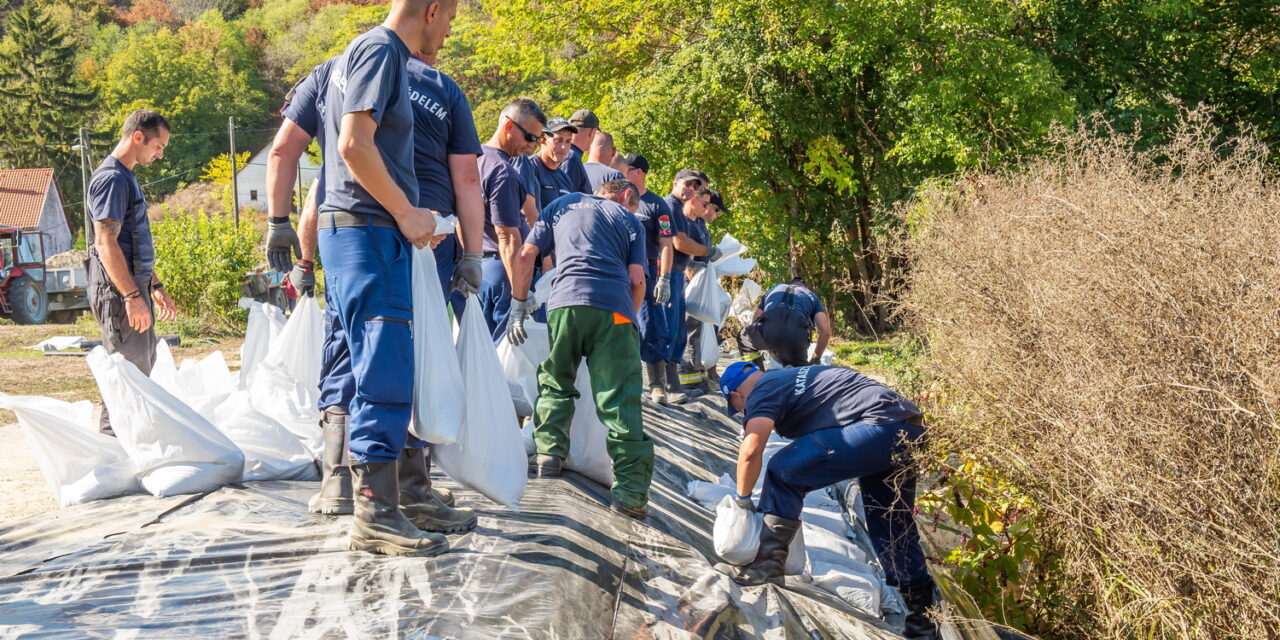 Nettó 200 ezer forintos jutalmat kapnak az árvízi védekezésben részt vevők