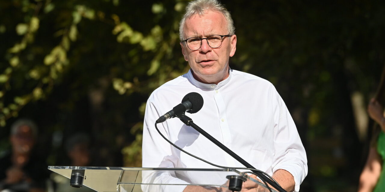 Zoltán Pokorni inaugurated a memorial plaque for László Sólyom and then criticized Fidesz