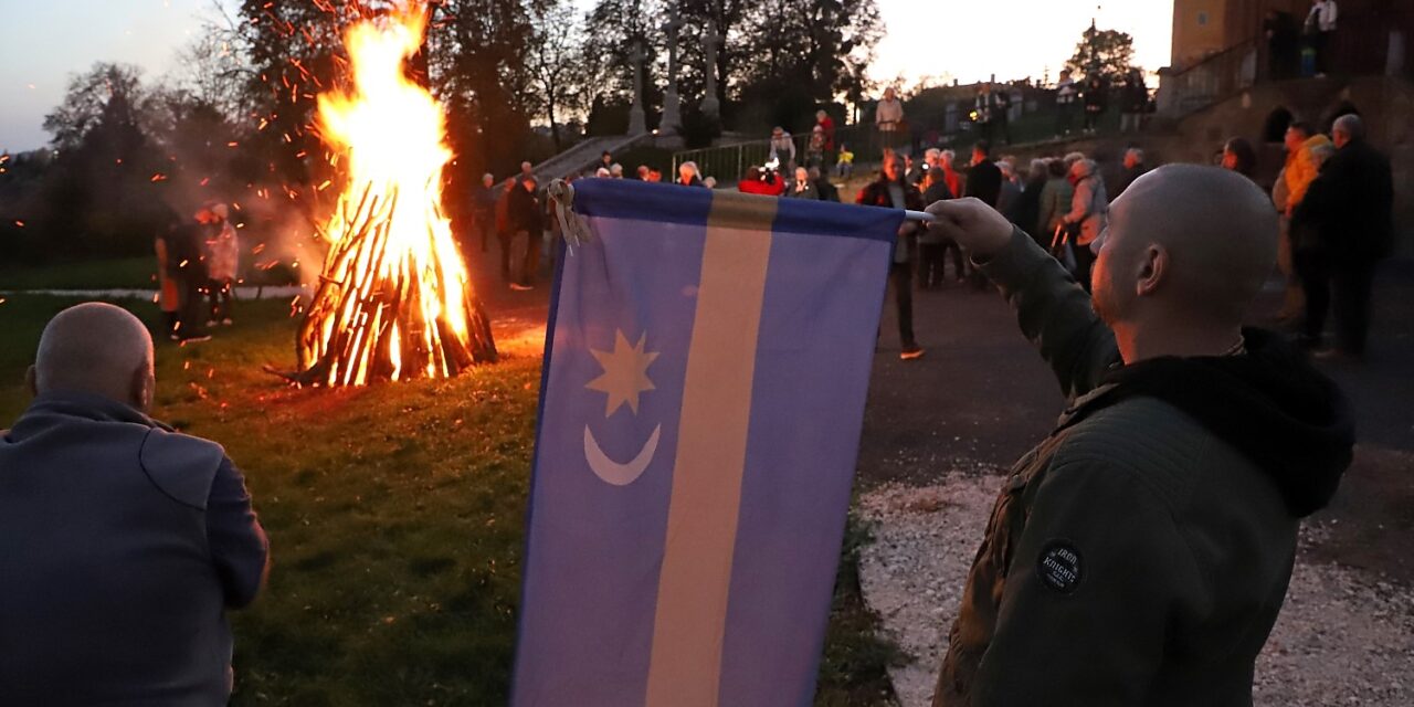 Anche il CÖF Club Miskolc ha acceso un fuoco di guardia per l&#39;autonomia di Székely