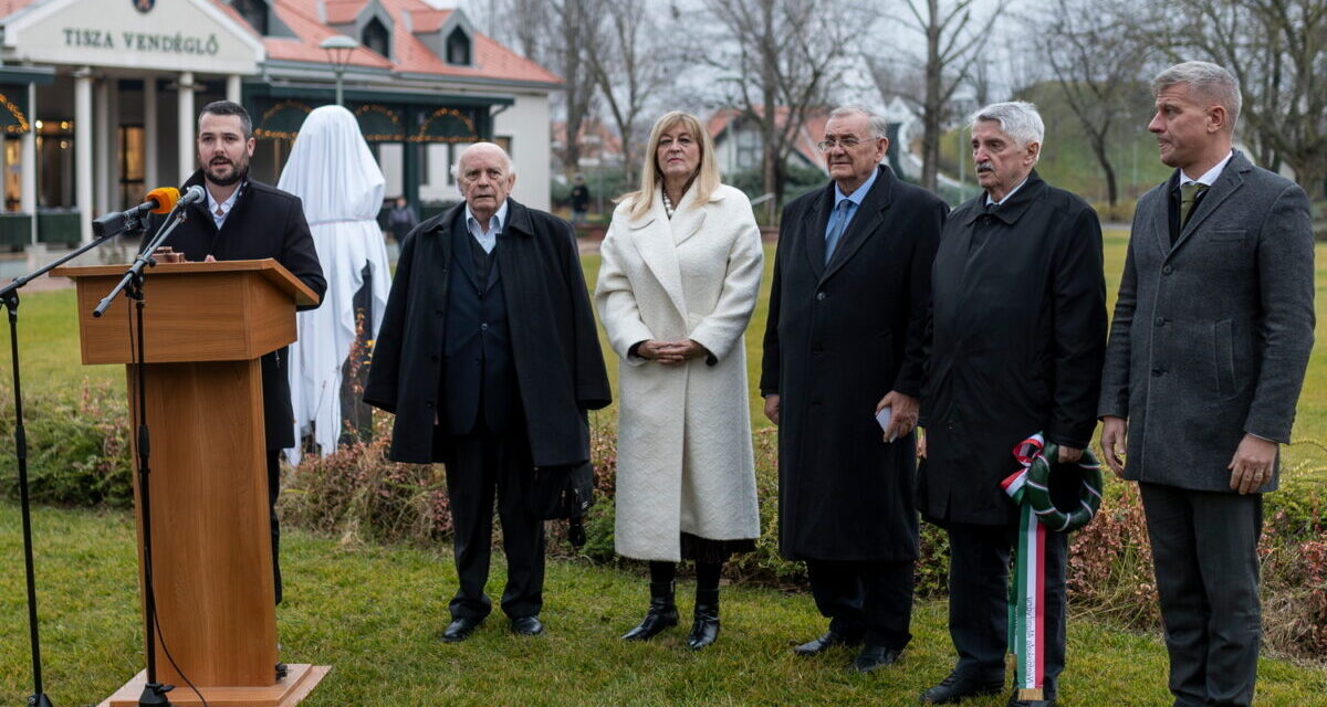 In Lakitelek wurde eine Statue für István Csurka errichtet