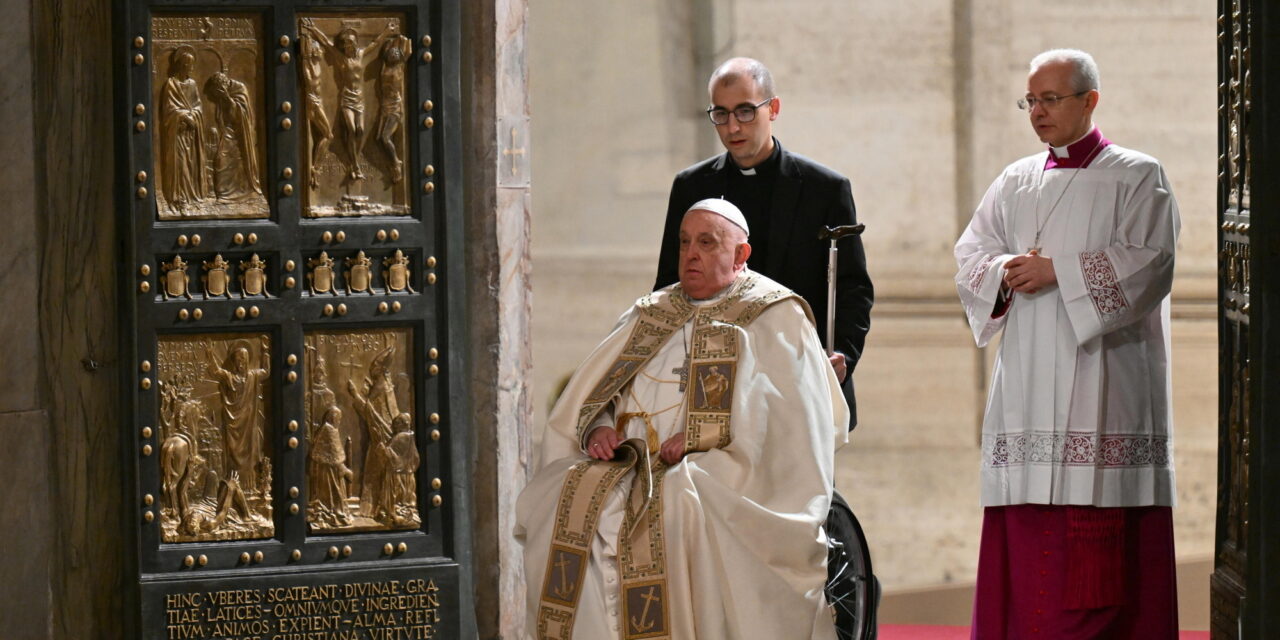 La porta santa non compie miracoli, ma invita all&#39;incontro con Cristo