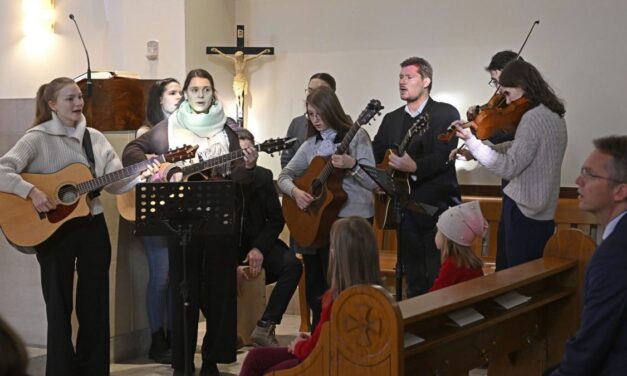 Religious folk music creates communities