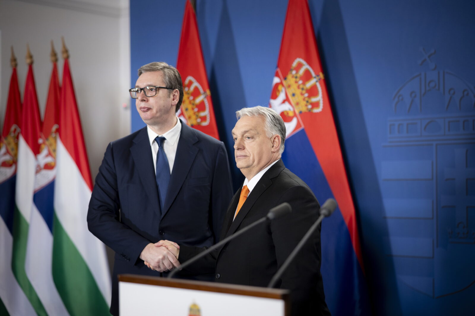 Orbán-Vucic-kézfogás