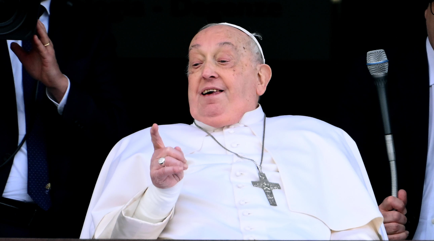 Ferenc-pápa-a-kórházban