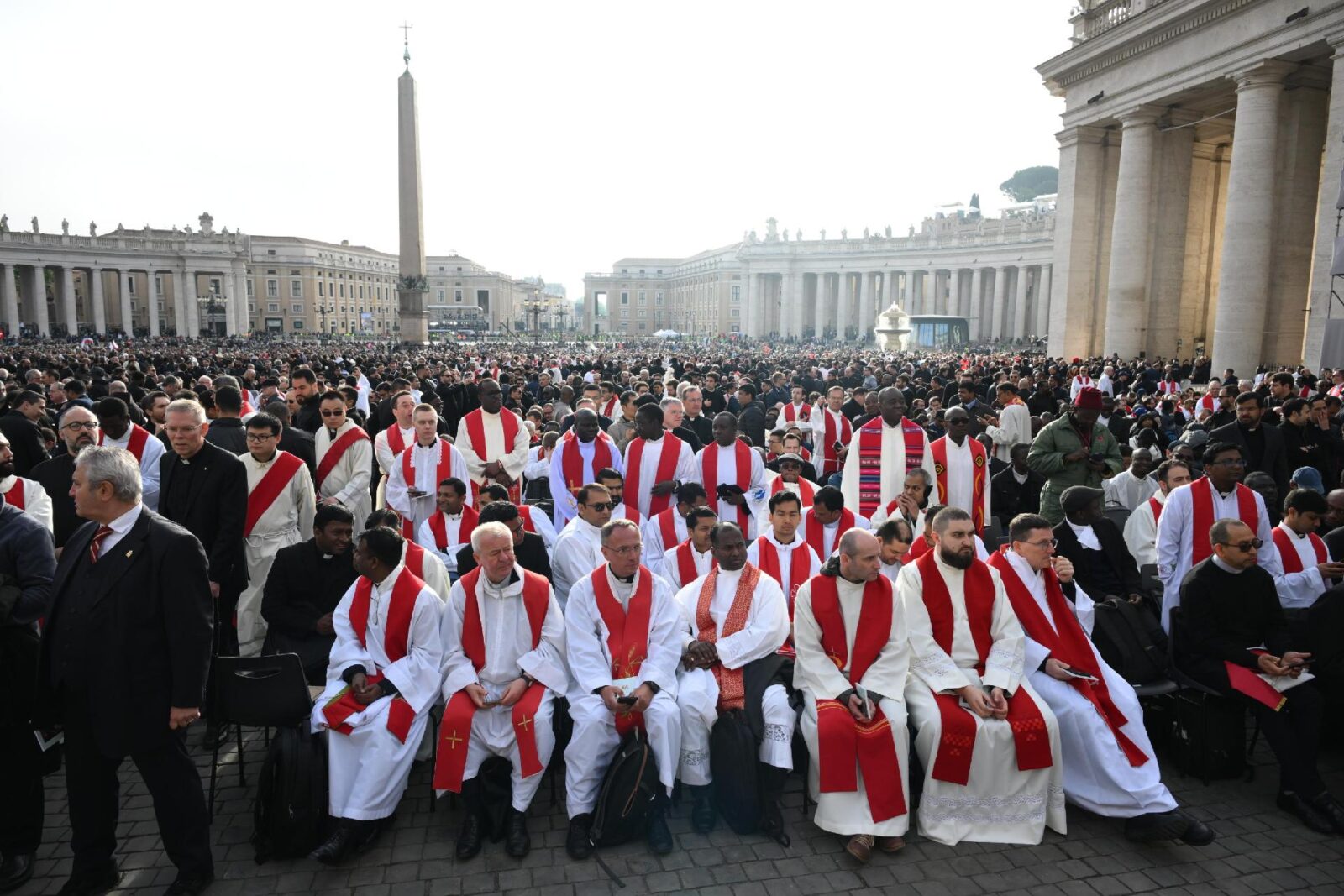 Ferenc-pápa-búcsúztatása-Szent-Péter-tér