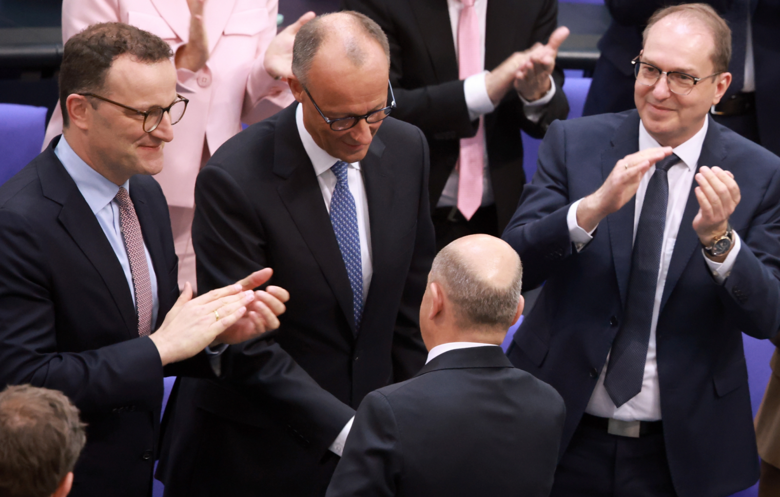 Merz-fogadja-a-gratuláciokat