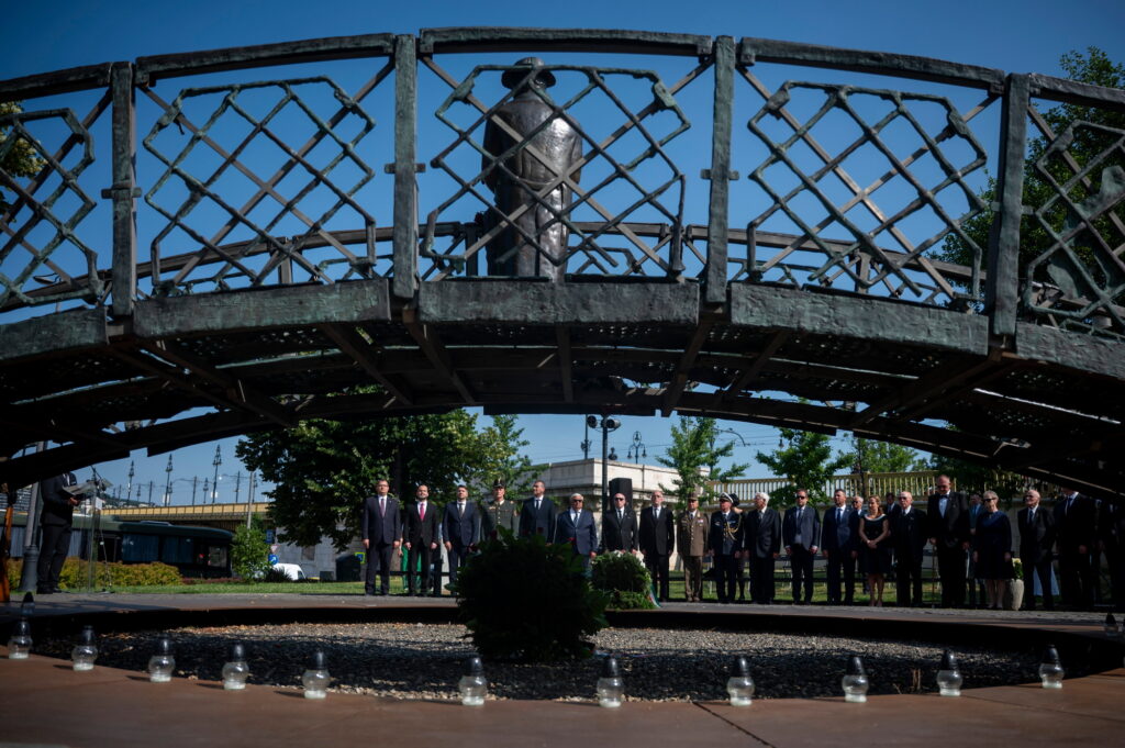 56-os-vértanúk-nagy-imre-szobor