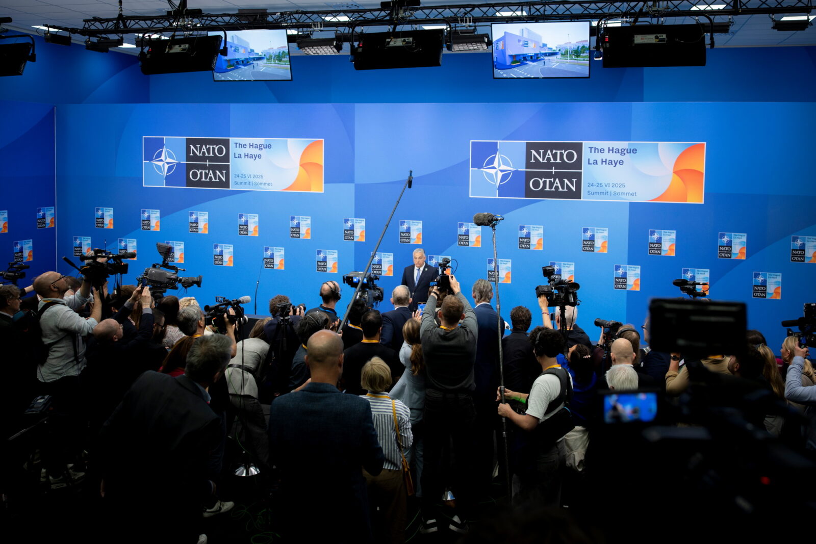 orbán-viktor-nato újságírók