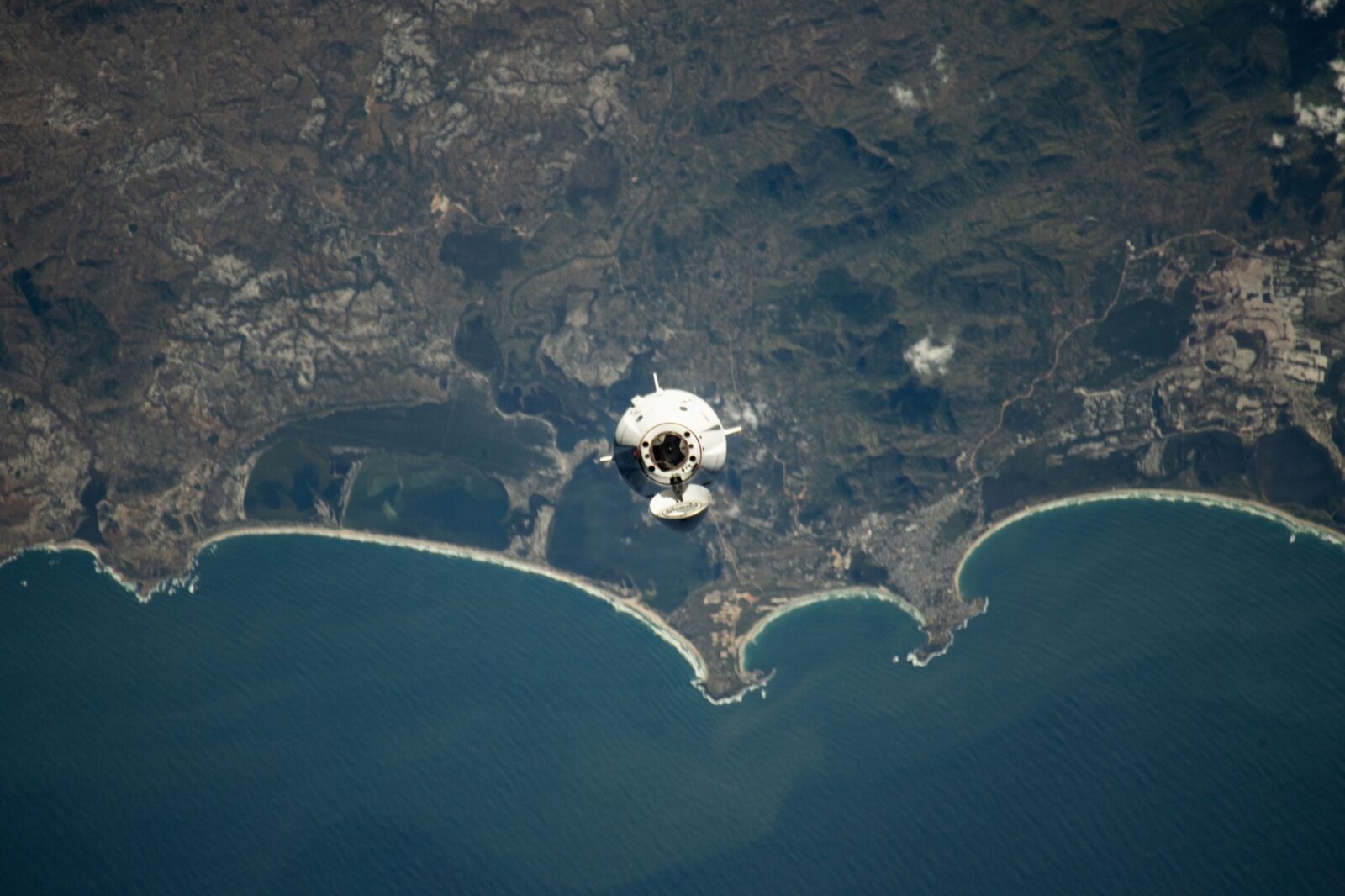 kapu-tibor-világűr