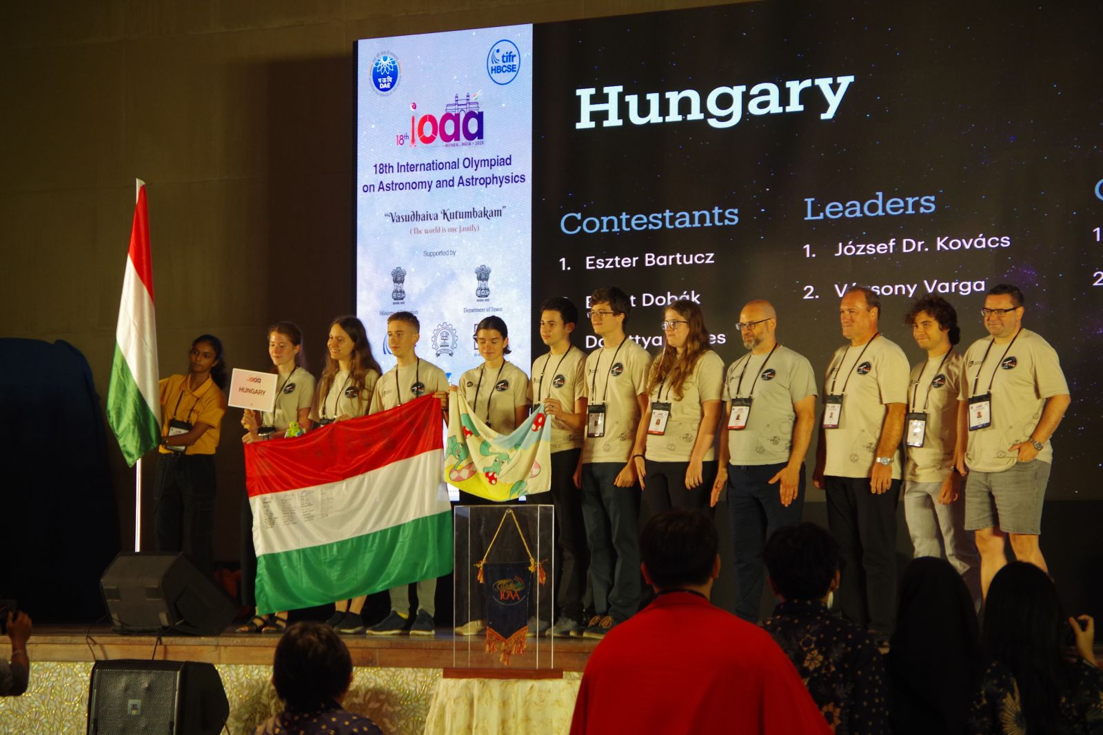 A magyar csapat a verseny nyitóünnepségén Forrás: https://athleticagalactica.hu/