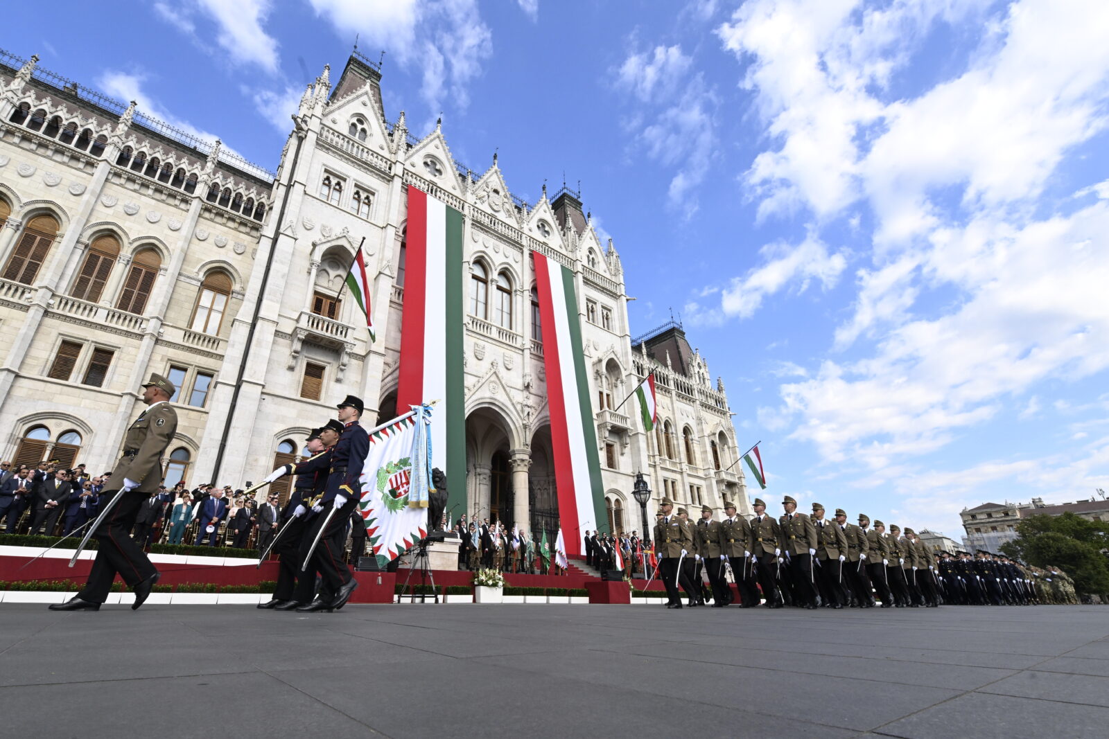 díszmenet-tisztavatás-kossuth-tér