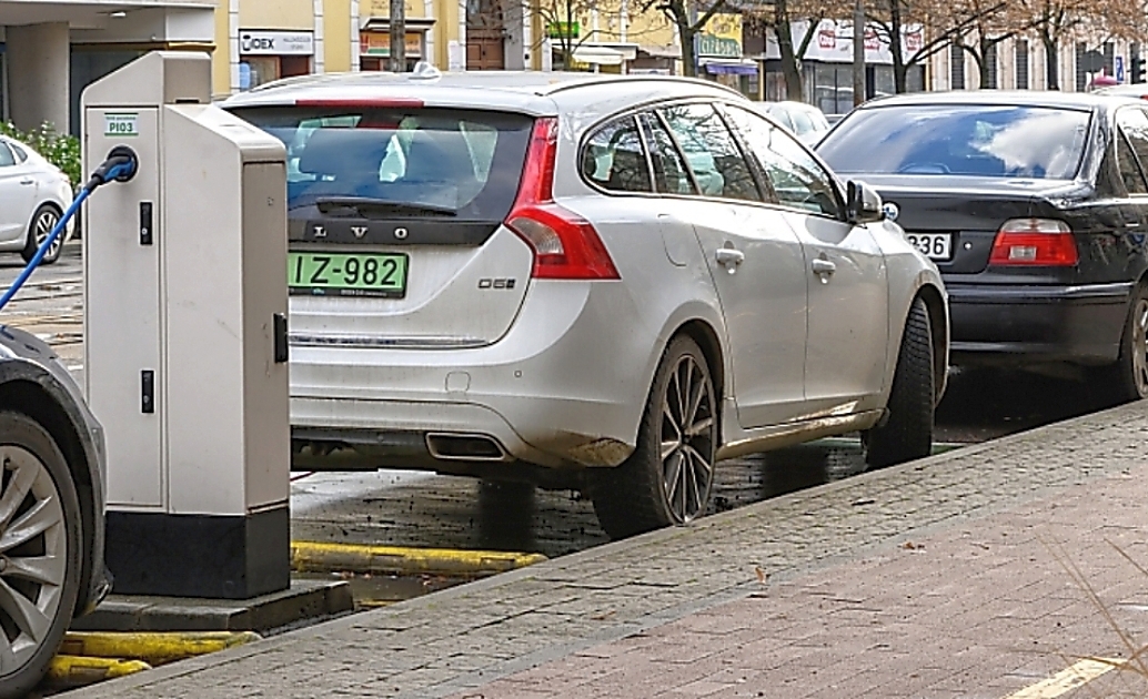 elektromos autó parkolás