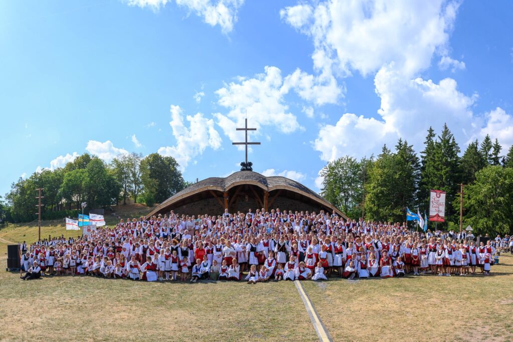 Ezer Székely Leány Napja a csíksomlyói nyeregben