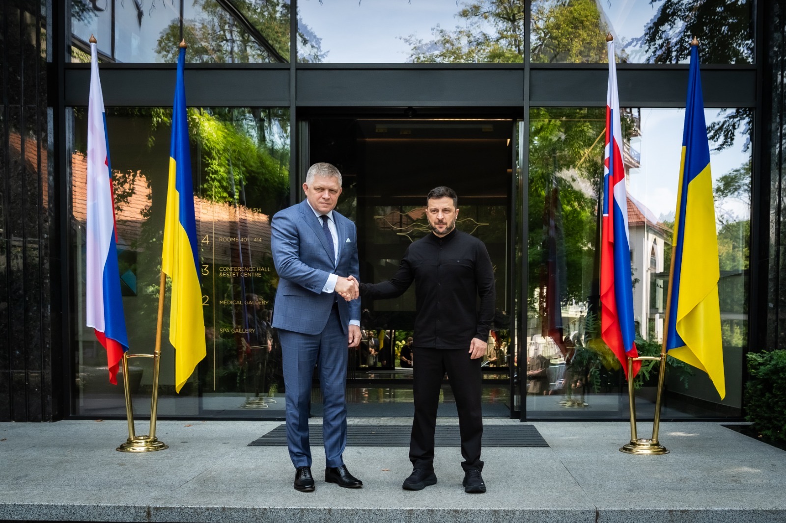 Robert Fico es ZELENSZKIJ, Volodimir