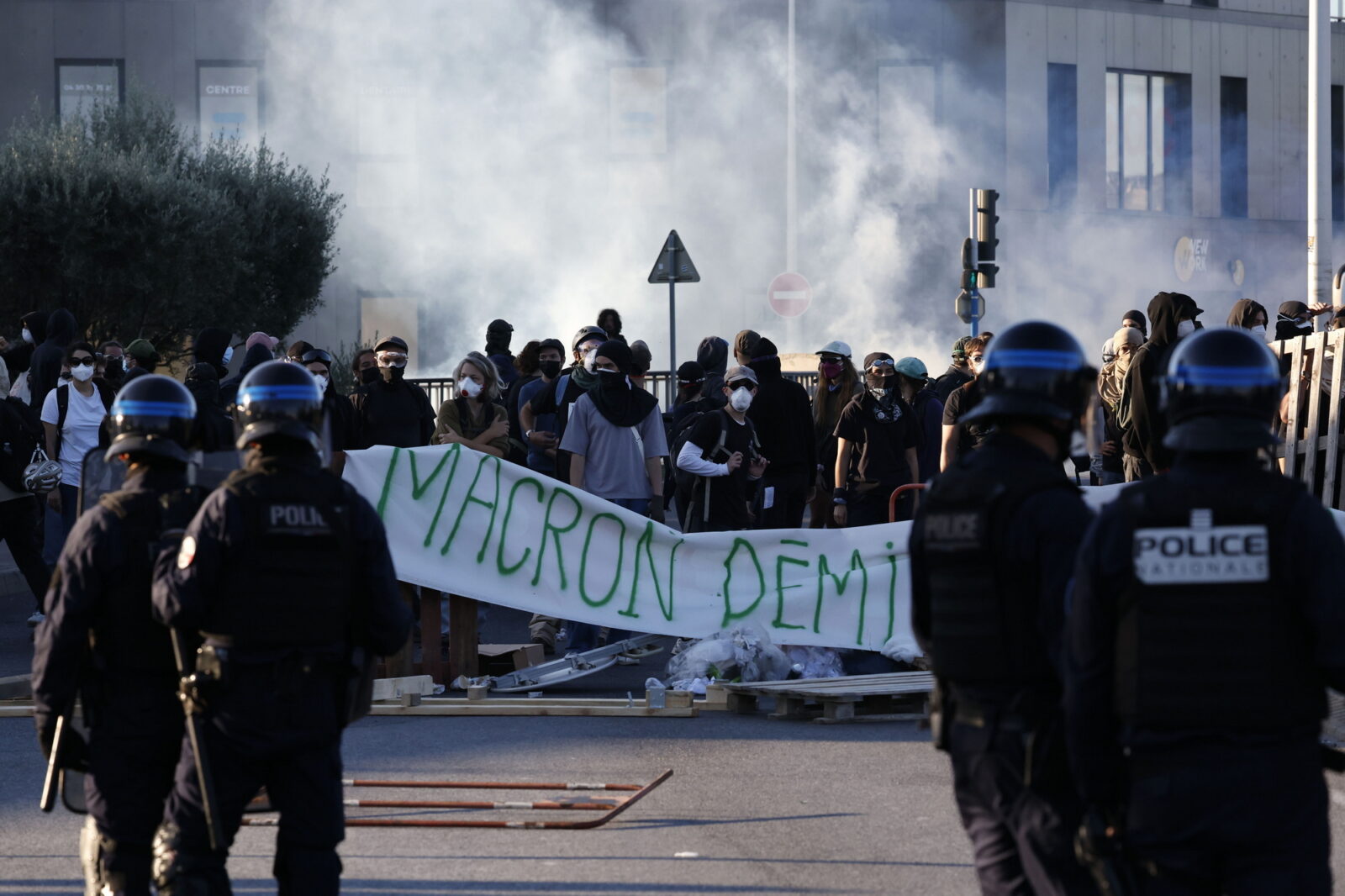 franciaország-tüntetés MACRON, Emmanuel; BAYROU, Francois; LECORNU, Sébastien