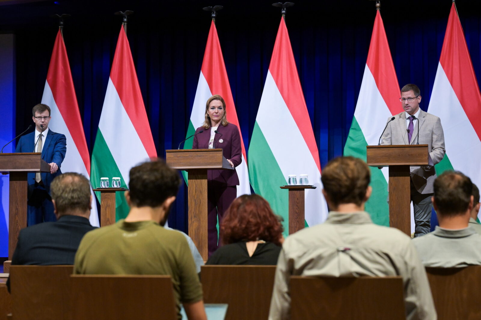 GULYÁS Gergely; BÓKA János; VITÁLYOS Eszter kormányinfó