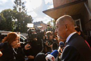 Andrej-Babis-mikrofonok