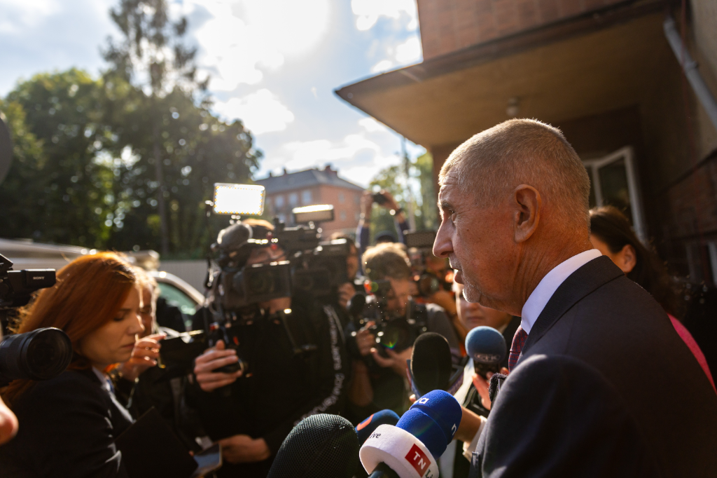 Andrej-Babis-mikrofonok