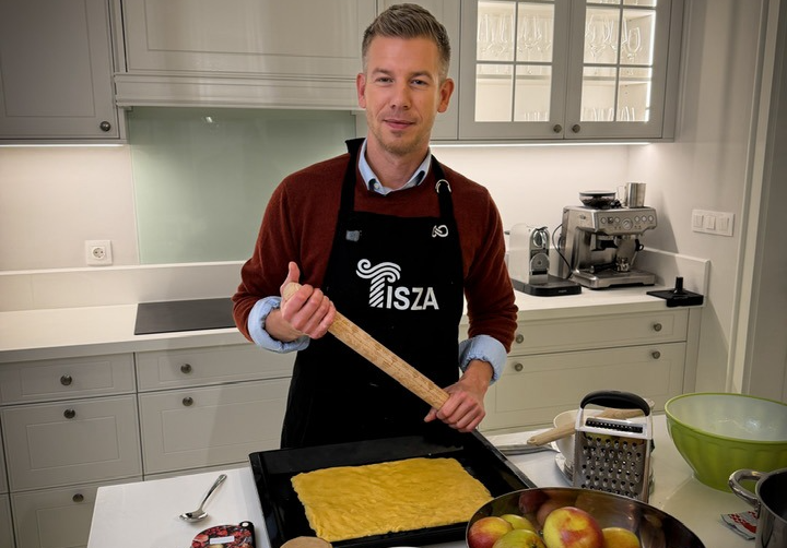 Magyar-Péter-habos-almás